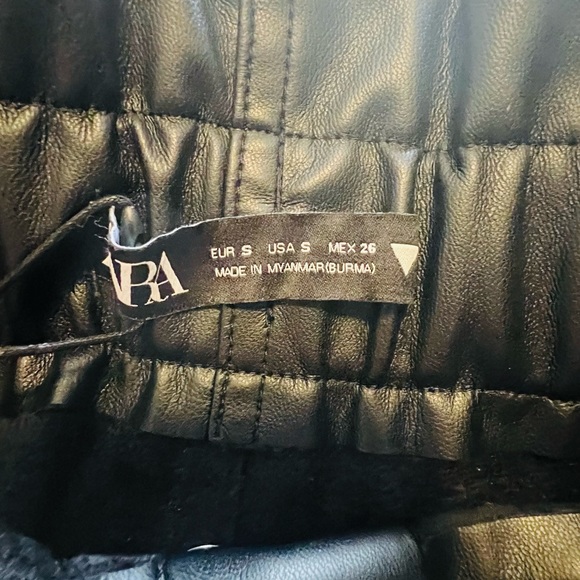 Paper bag style faux leather mini skirt - Picture 4 of 4